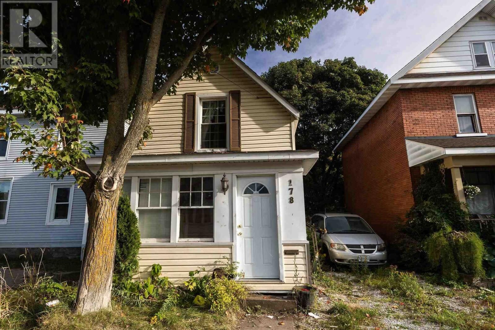 Property Photo:  178 Dennis St  ON P6A 2X3 