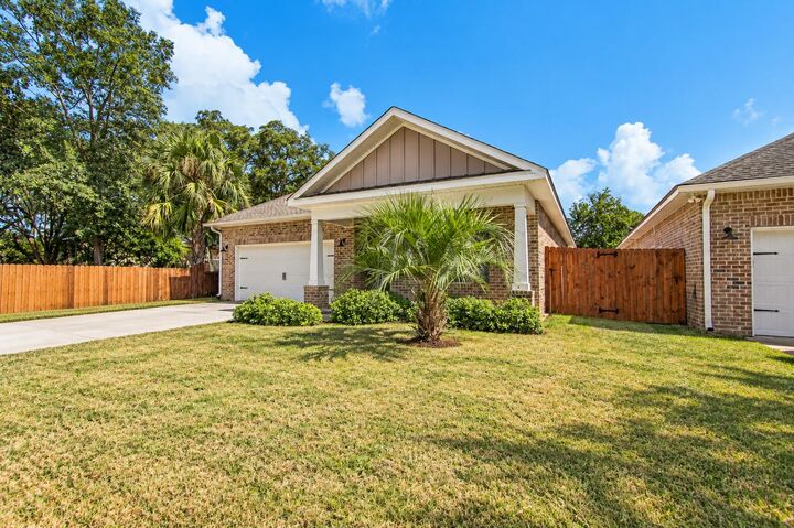 Property Photo:  916 Linden Avenue  FL 32578 