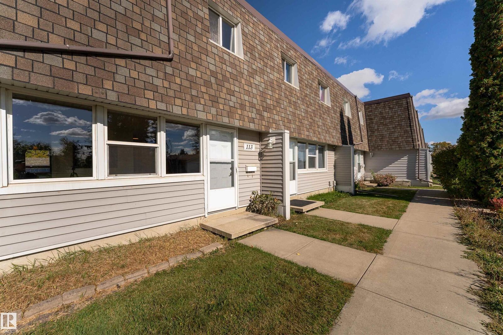 Property Photo:  113 Village On The Green Green NW  AB T5A 1H2 