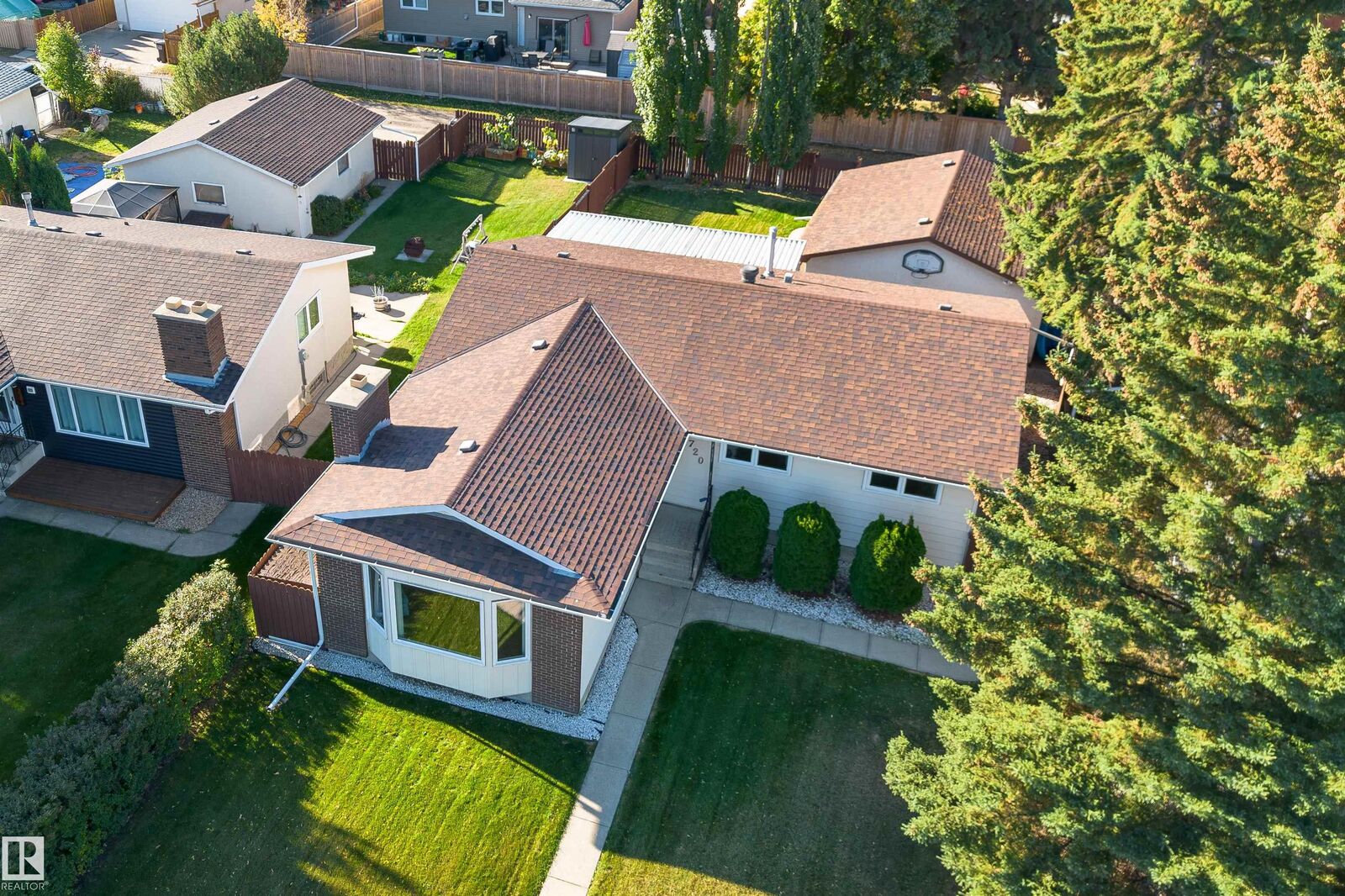 Property Photo:  720 Knottwood Road NW  AB T6K 1W5 