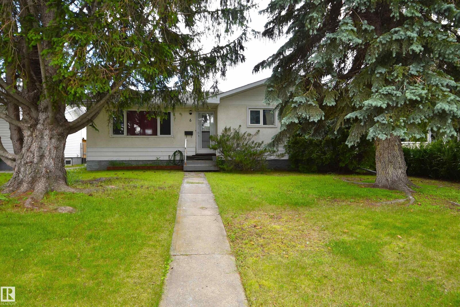 Property Photo:  6 Beverly Avenue  AB T7X 1J4 