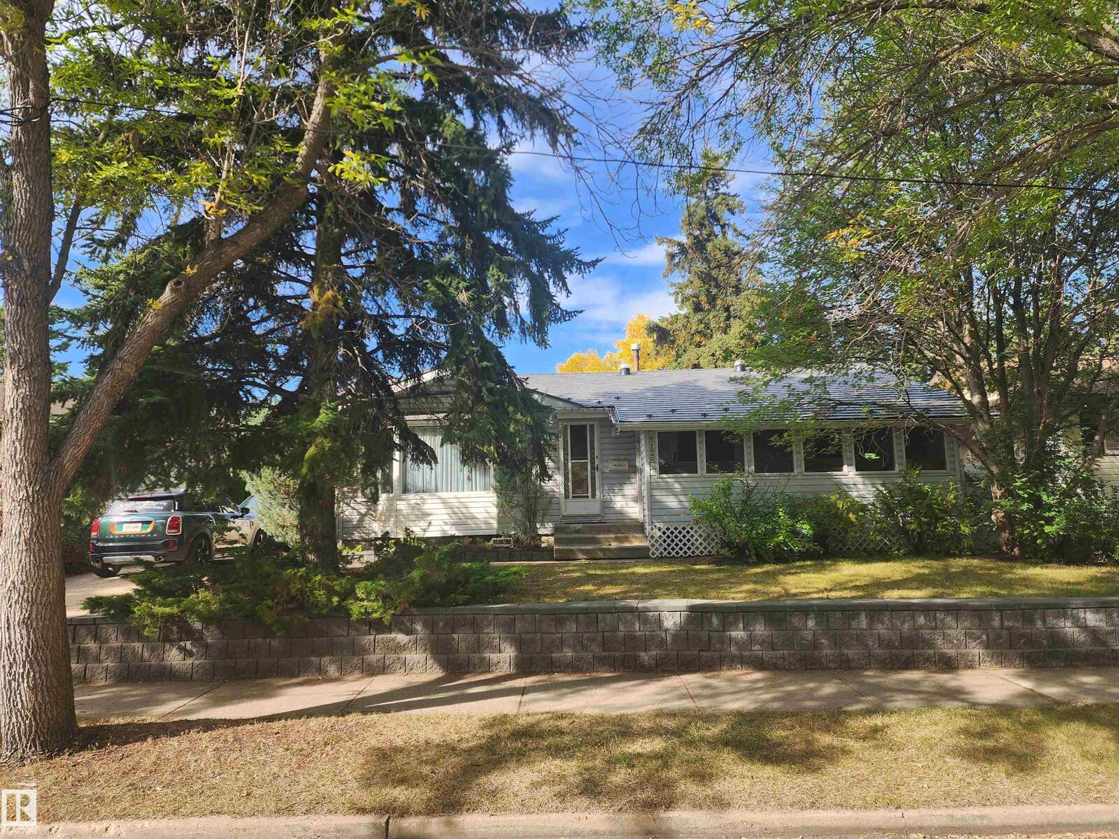 Property Photo:  9126 92 Avenue  AB T8L 1A7 