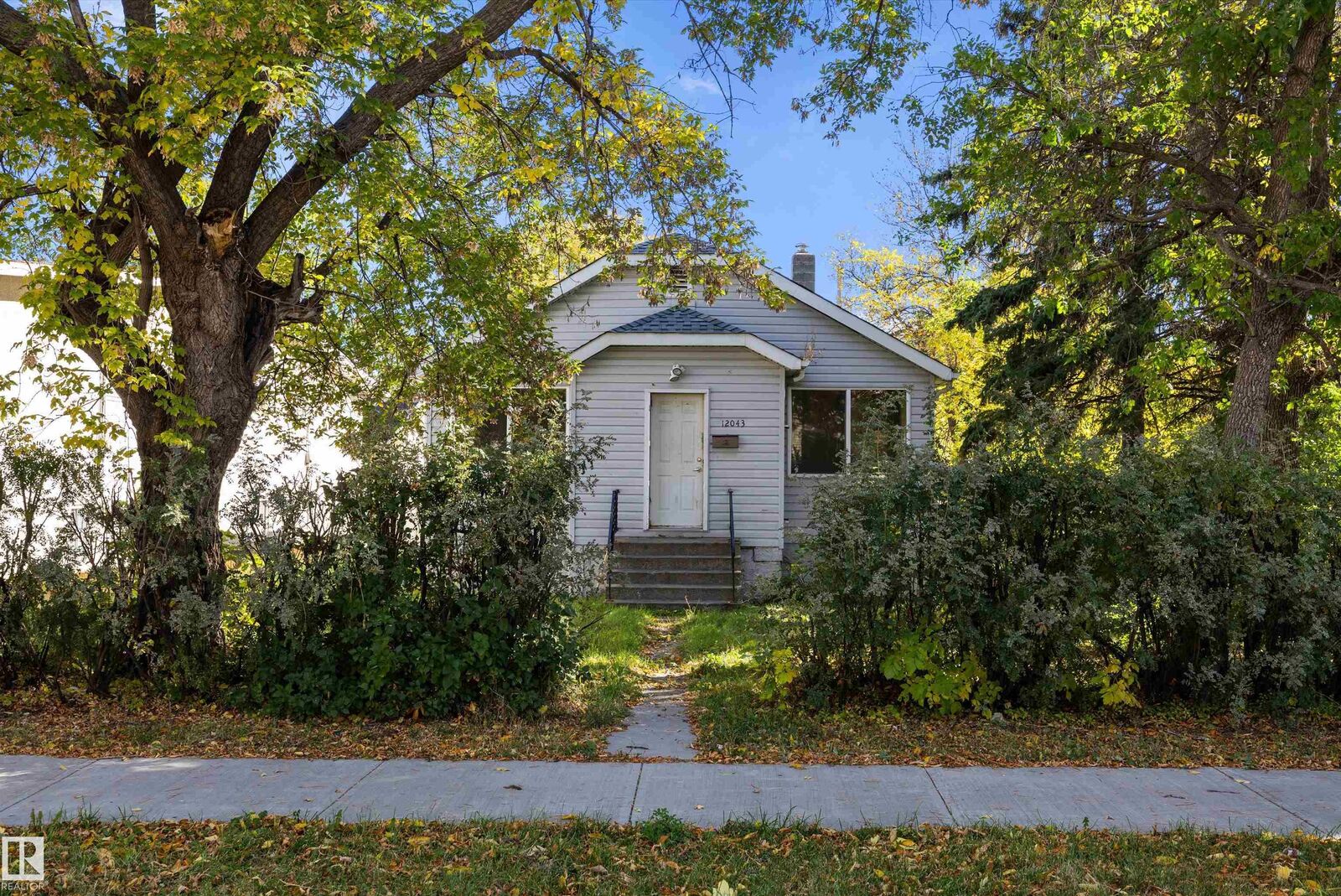 Property Photo:  12043 87 Street NW  AB T5B 3N4 