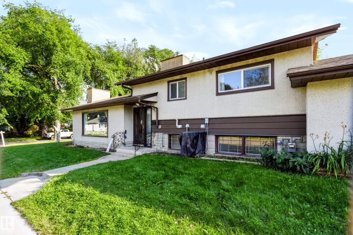 Property Photo:  5303 119 Avenue NW  AB T5W 1H8 