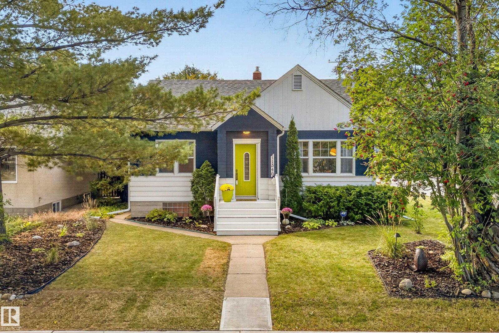 Property Photo:  11346 69 Street NW  AB T5B 1R7 