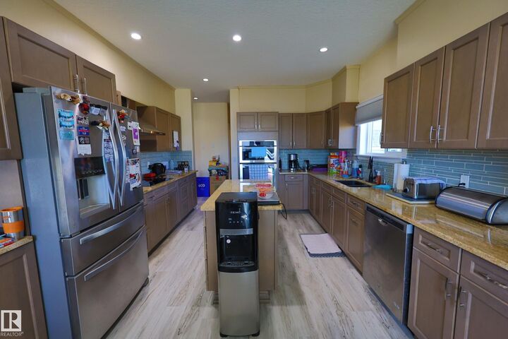 Property Photo:  57000 Hwy 44 504 4st  AB T8R 2K8 