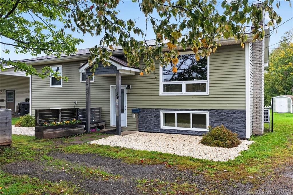 Property Photo:  39 Kenmore Drive  NB E1A 4J7 
