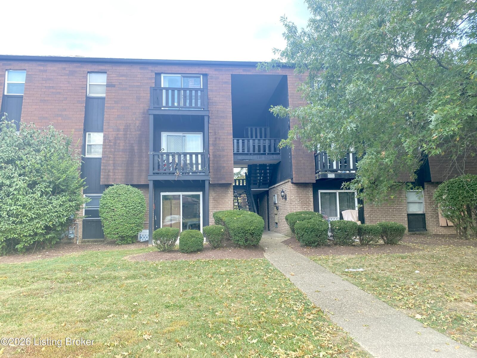 Property Photo: 3505 Lodge Ln Apt 311 KY 40218