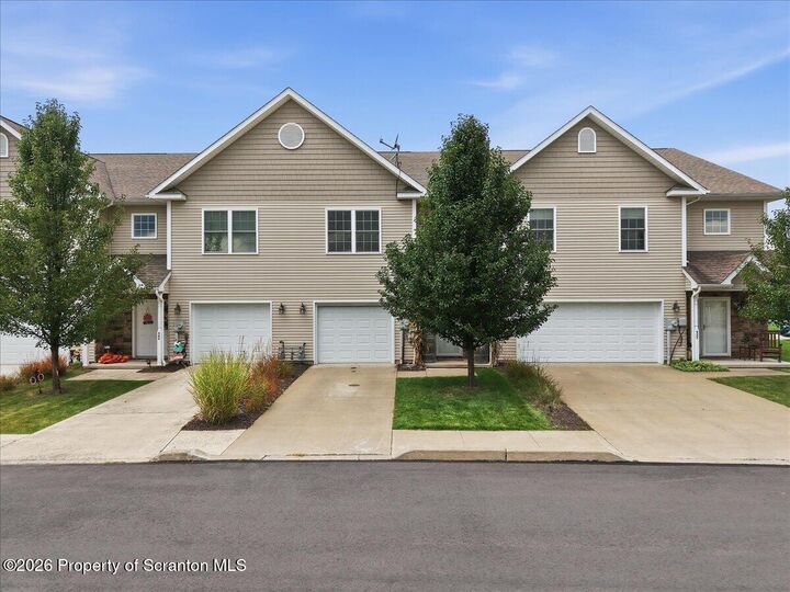 Property Photo: 324 Shadow Wood Circle PA 18403