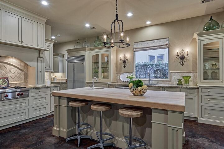 Property Photo:  7 Dorset Square  TX 77381 