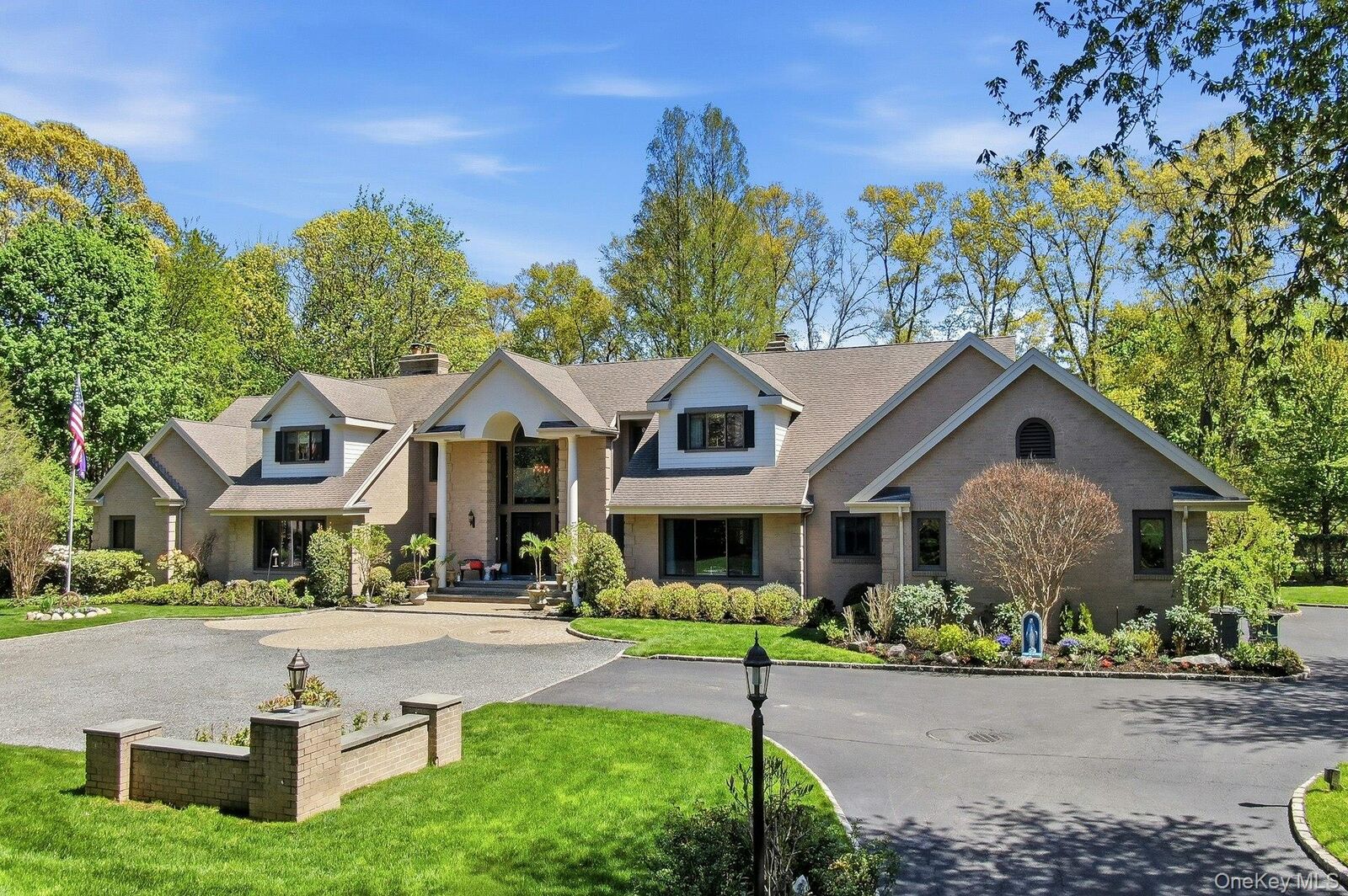 Property Photo:  10 Fox Meadow Lane  NY 11743 