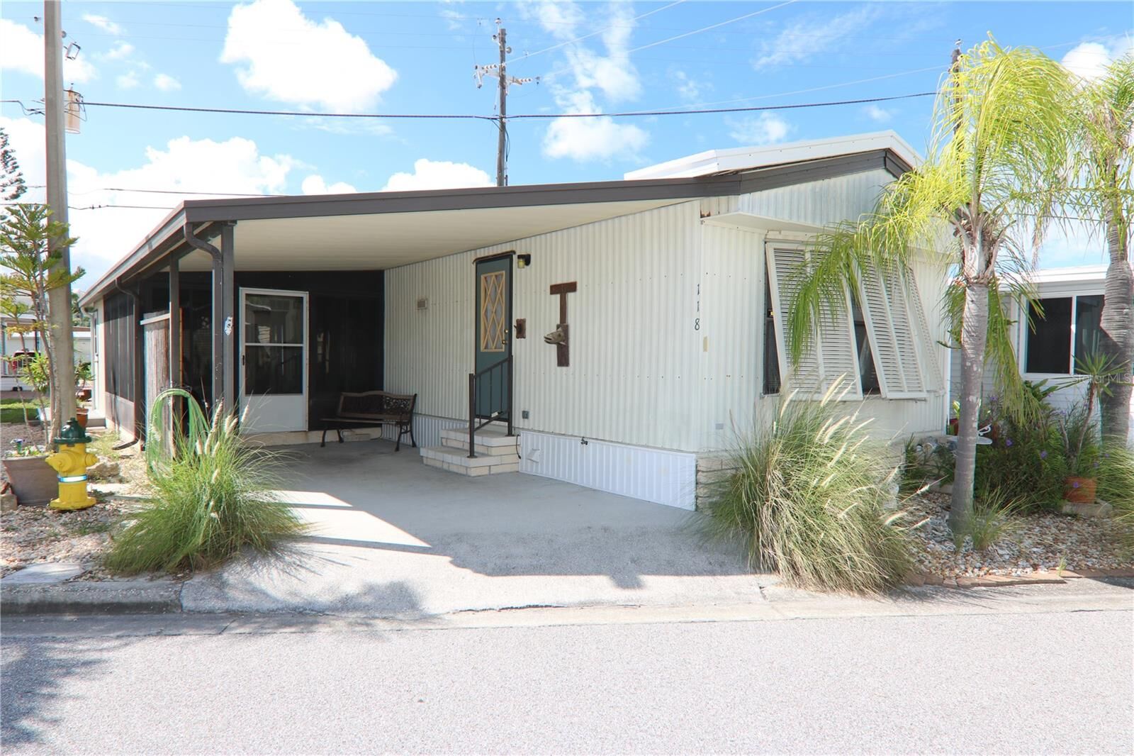 Property Photo: 118 N Starboard Drive FL 34285