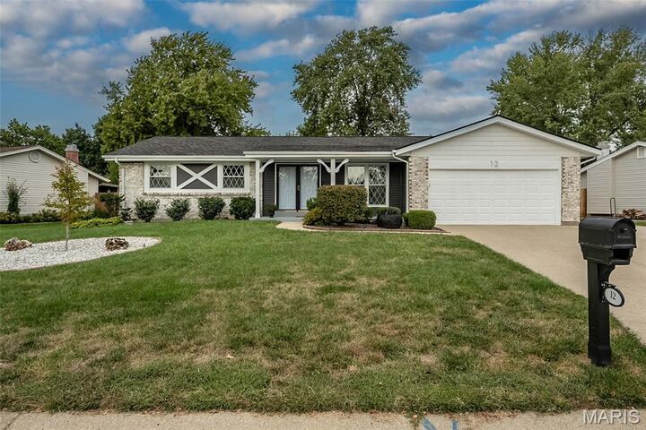 Property Photo:  12 Oakridge West Drive  MO 63376 