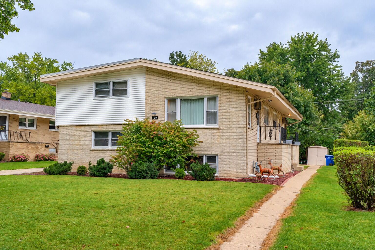Property Photo:  627 Ryan Lane  IL 60118 