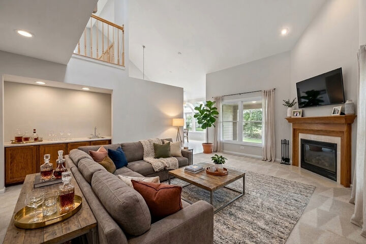 Property Photo:  352 Satinwood Court N  IL 60089 
