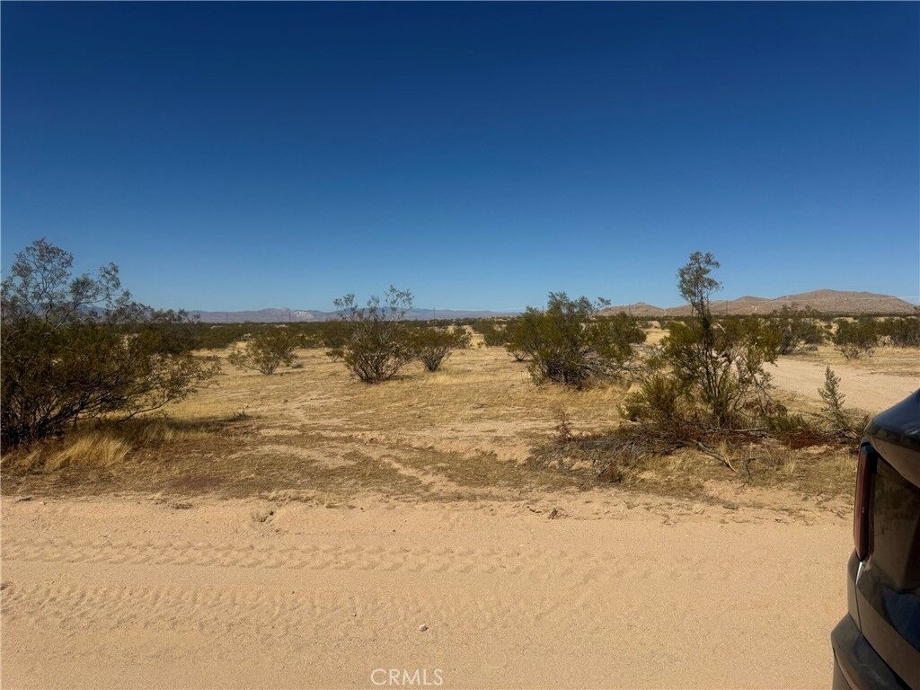 Property Photo:  2 Orlando Drive  CA 93505 