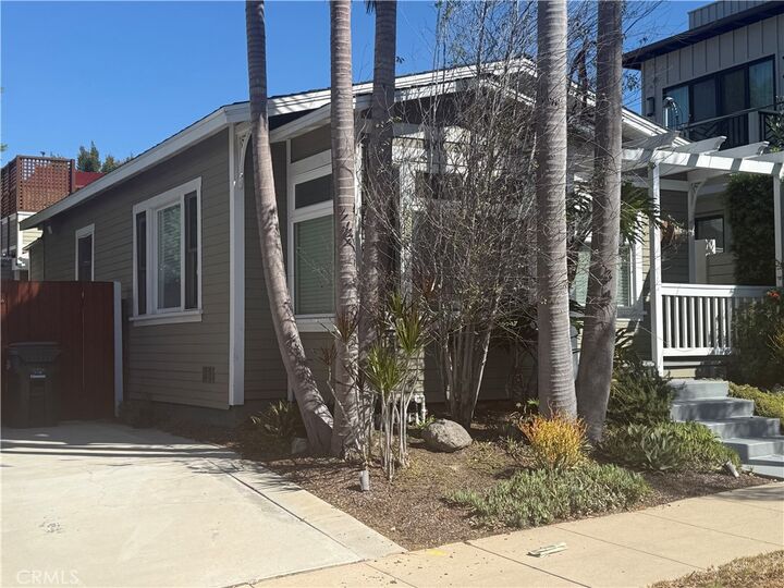 Property Photo:  919 Emerald Street  CA 90277 