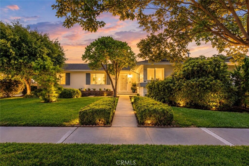 Property Photo:  2040 W Embassy Ave  CA 92804 