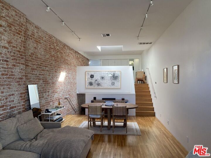 Property Photo:  1318 Pacific Avenue  CA 90291 