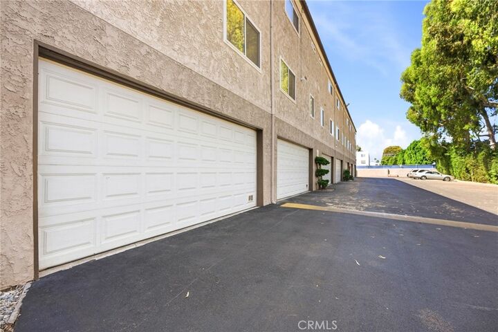 Property Photo:  18333 Hatteras Street 56  CA 91356 