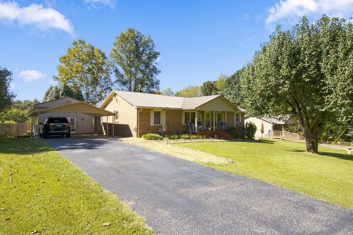 Property Photo:  304 McKinney St  TN 37330 