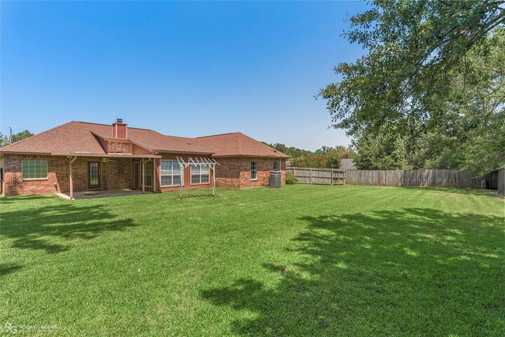 Property Photo:  4855 Fairway View  LA 71107 