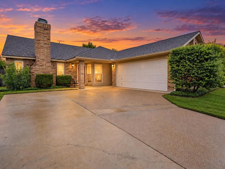 Property Photo:  1705 Sandy Point Court  TX 76018 
