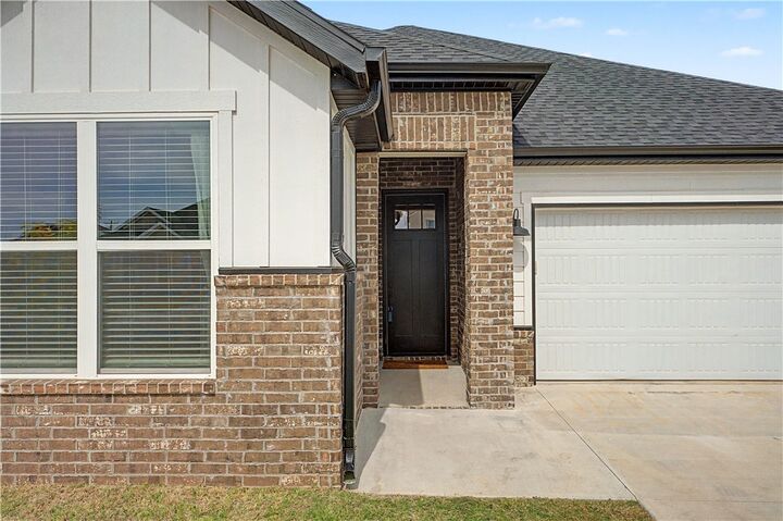 Property Photo: 6002 SW Desert Avenue AR 72713