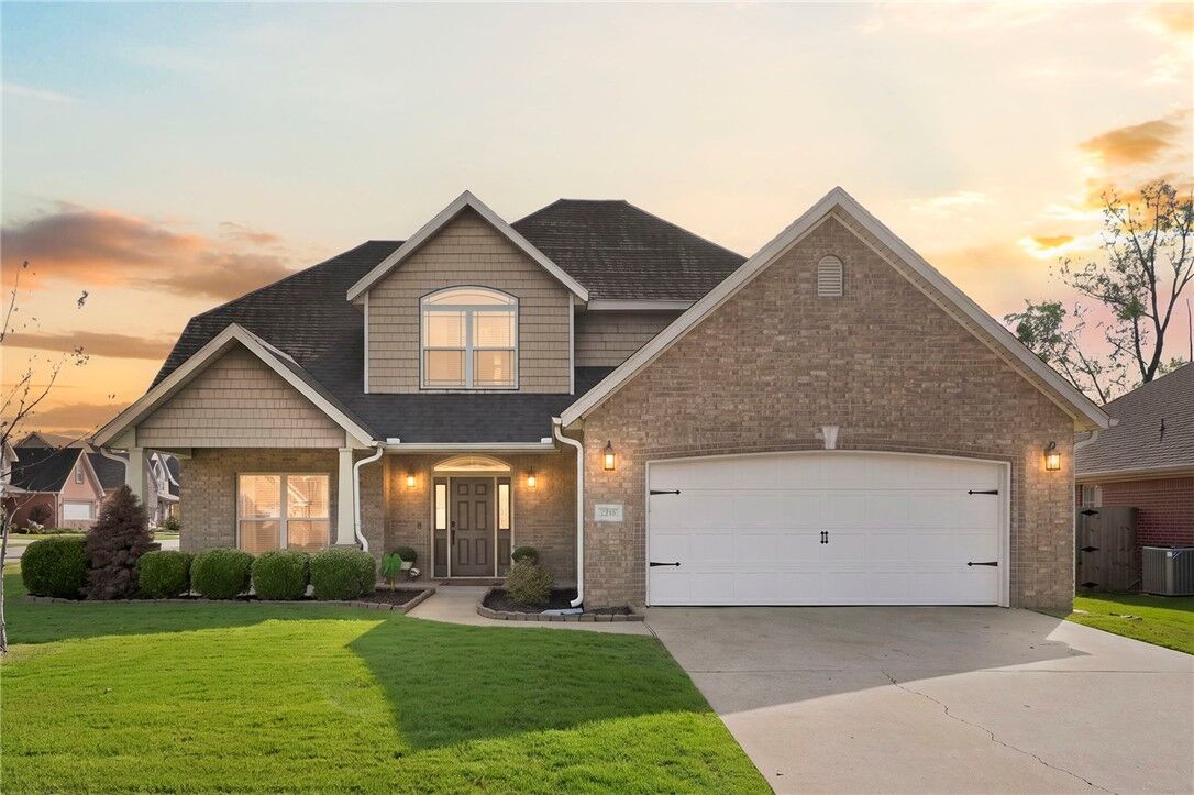 Property Photo: 2215 S 18th Place AR 72758