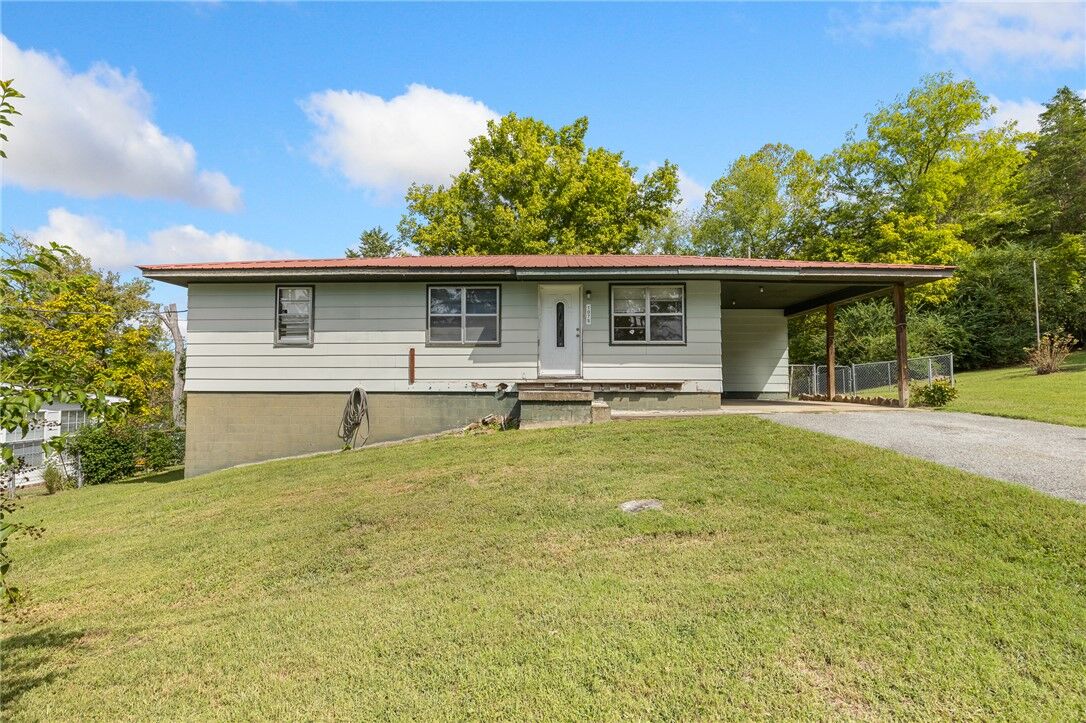 Property Photo:  107 S Oak Street  AR 72641 