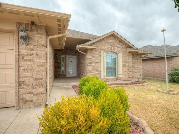 Property Photo:  604 SW 44th Street  OK 73160 