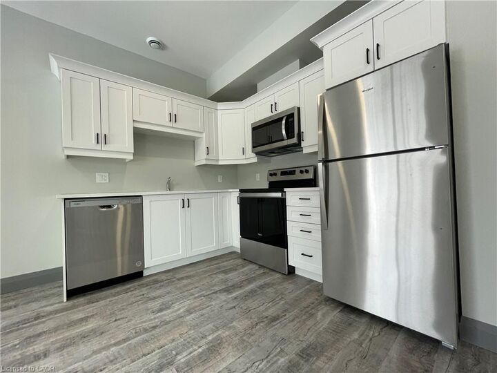 Property Photo:  600 Norfolk Street 301  ON N3Y 0H5 