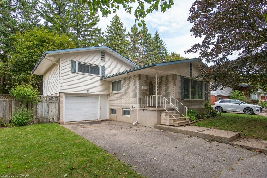 Property Photo:  132 Forest Hill Drive  ON N2M 4G3 
