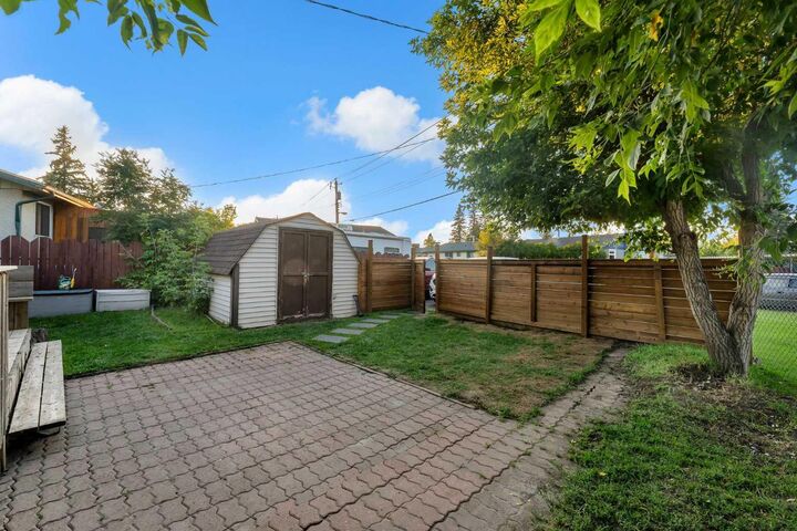 Property Photo:  6036 Memorial Drive NE  AB T2A 3W1 