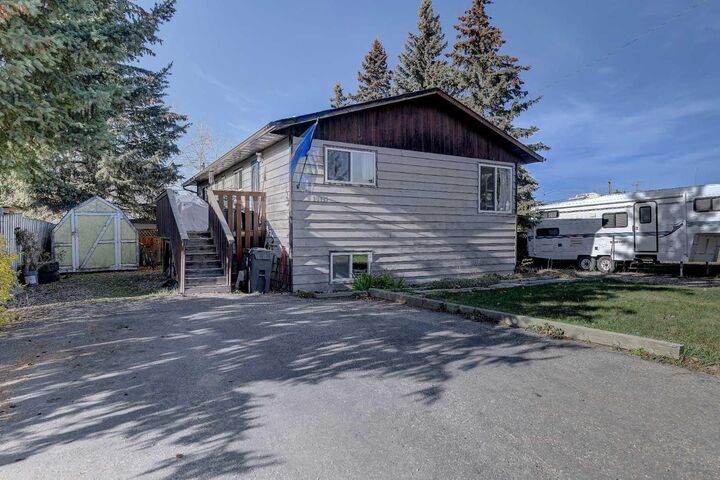 Property Photo:  10411 103 Avenue  AB T0H 2C0 