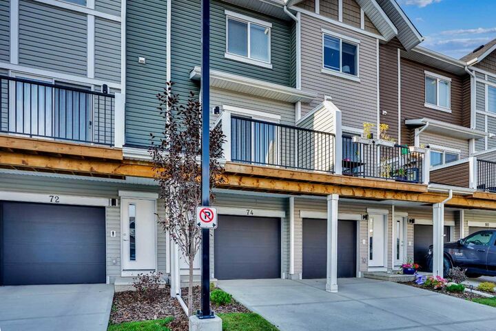 Property Photo:  74 Tuscany Summit Square NW  AB T3L 0G1 