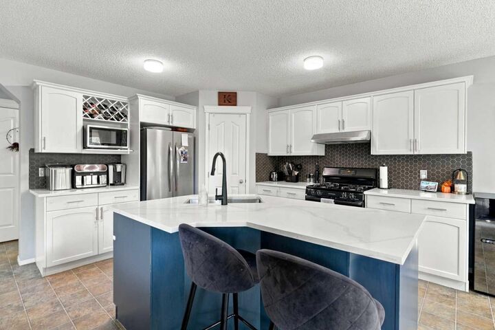 Property Photo:  27 Chapman Close SE  AB T2X 3S8 