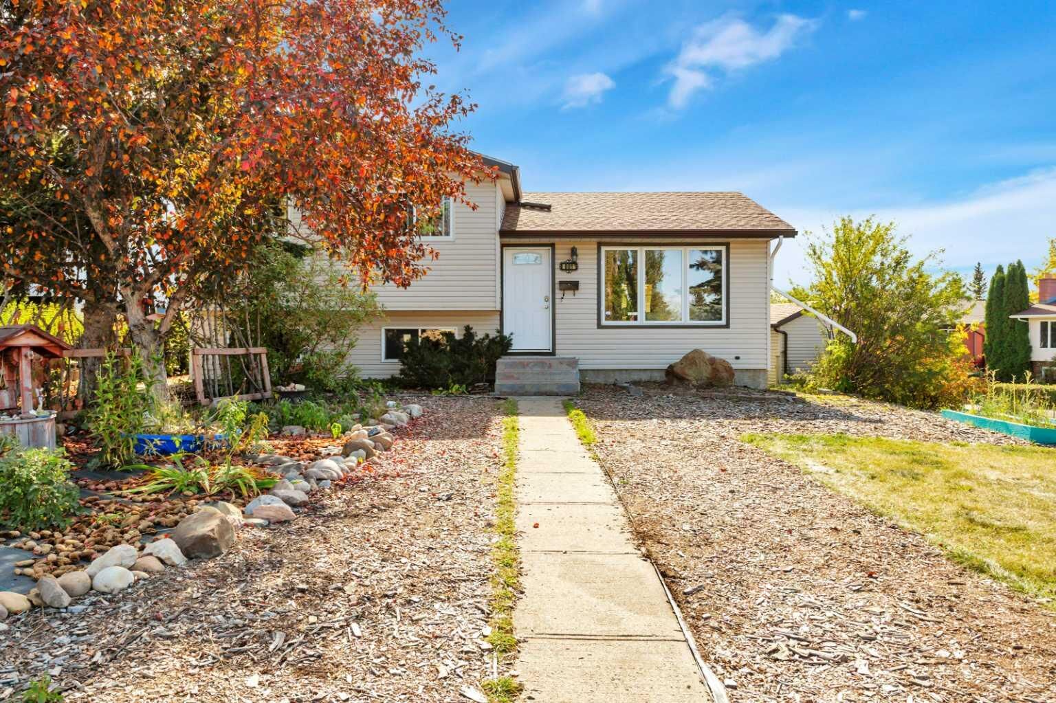 Property Photo:  1 Mountain Place  AB T4S 1H7 