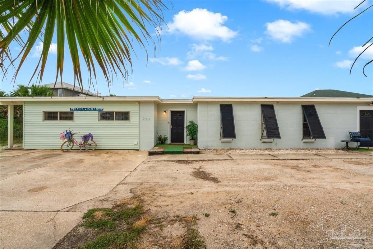 Property Photo:  710 Via Deluna Dr  FL 32561 