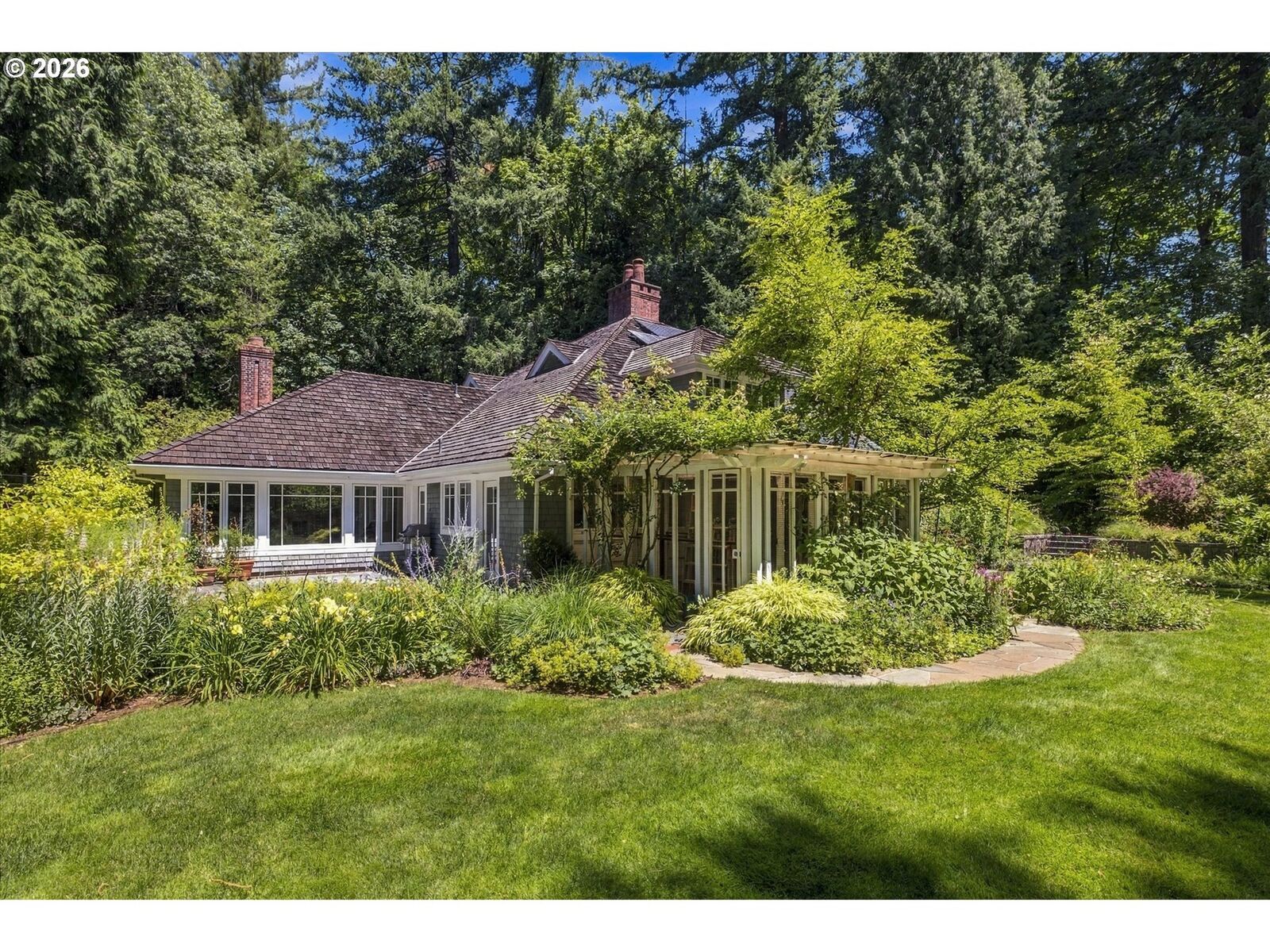 Property Photo:  5406 SW Woods Ct  OR 97221 