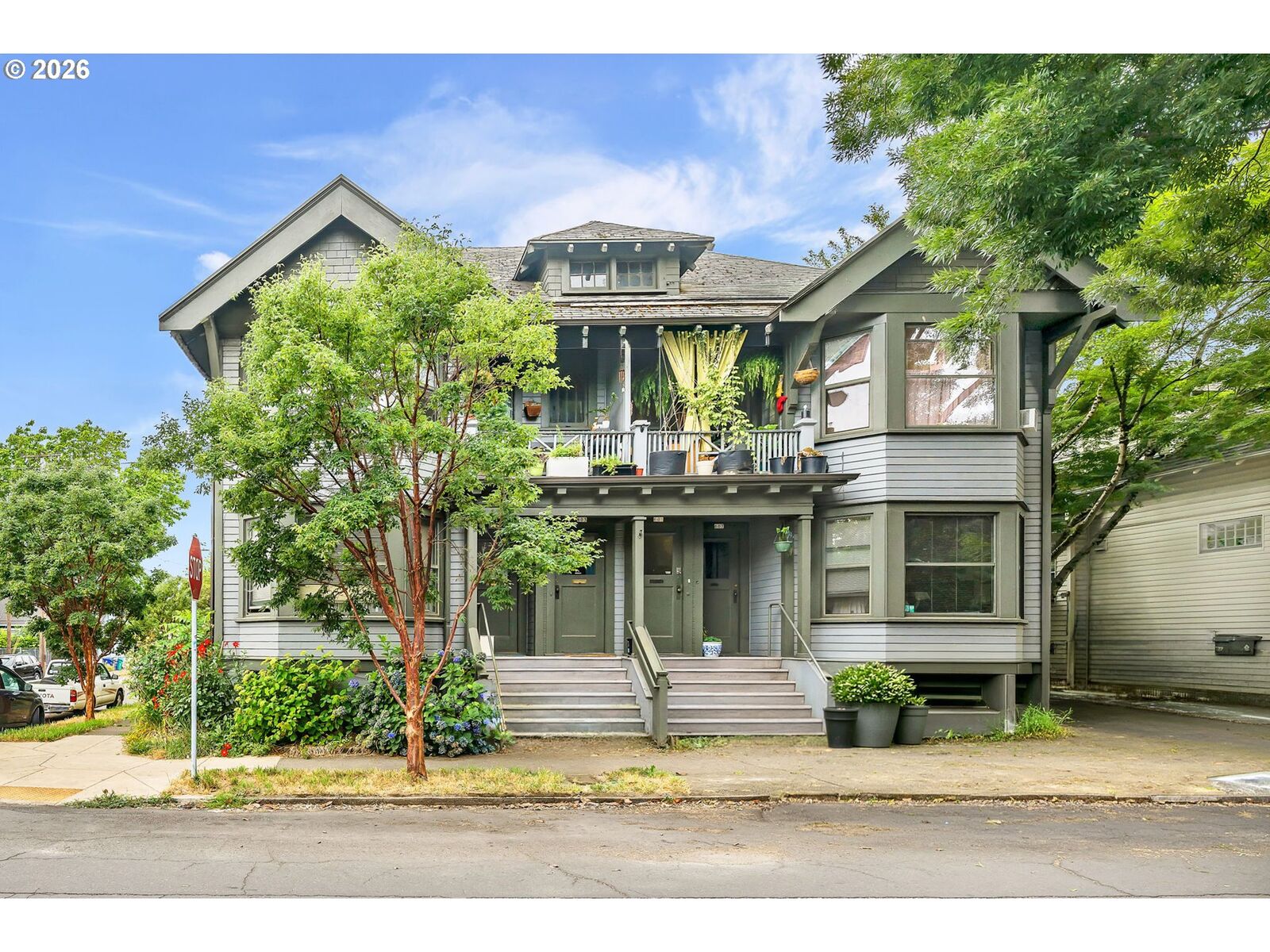 Property Photo:  601 NE Randall Ave  OR 97232 