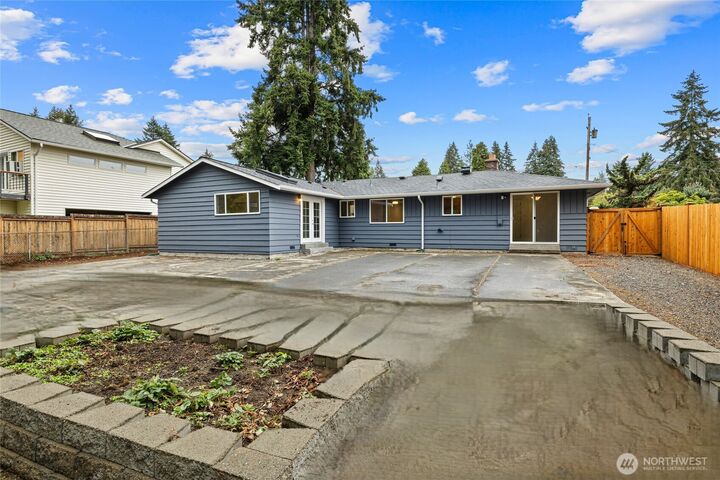 Property Photo:  730  Woodland Way  WA 98030 