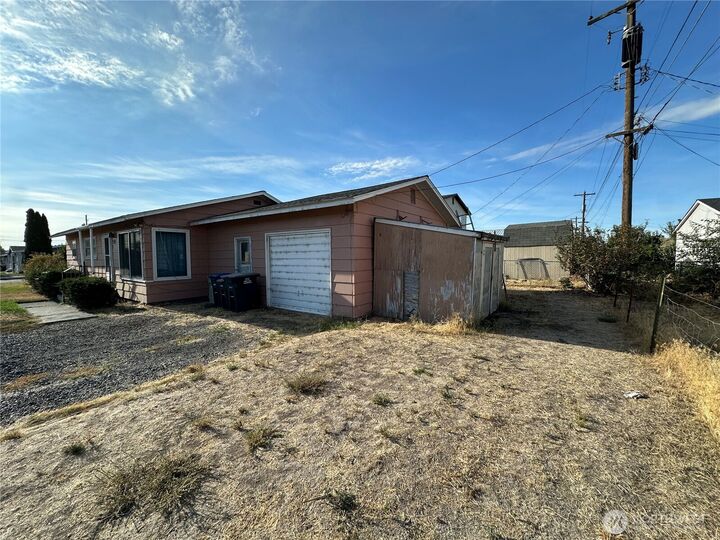 Property Photo:  514 S Schneirla Street  WA 98837 