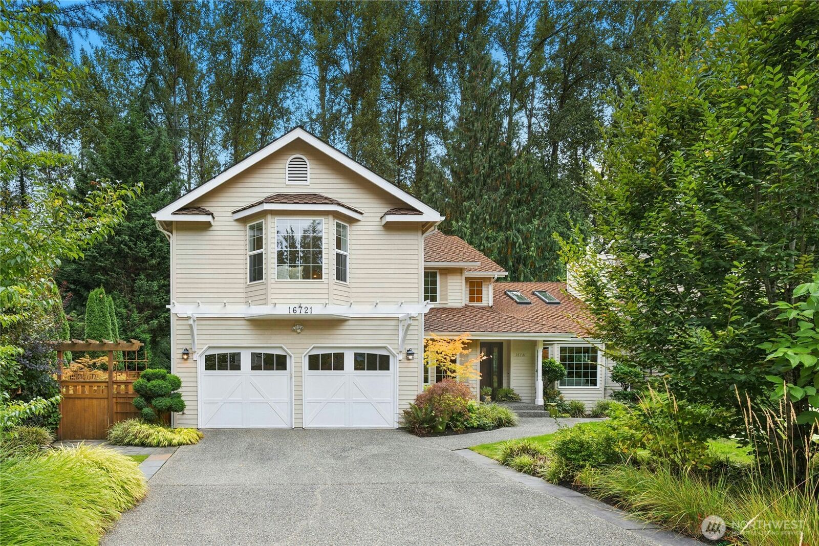 Property Photo:  16721 SE 35th Street  WA 98008 