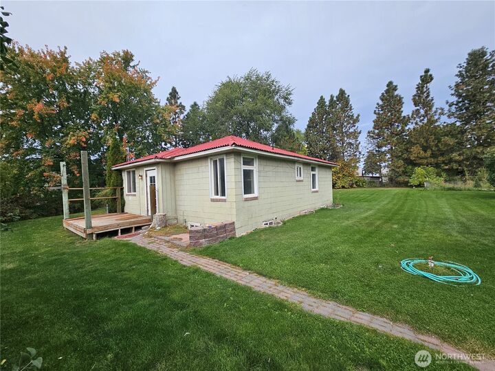 Property Photo:  32258 B  Hwy 97 B  WA 98855 