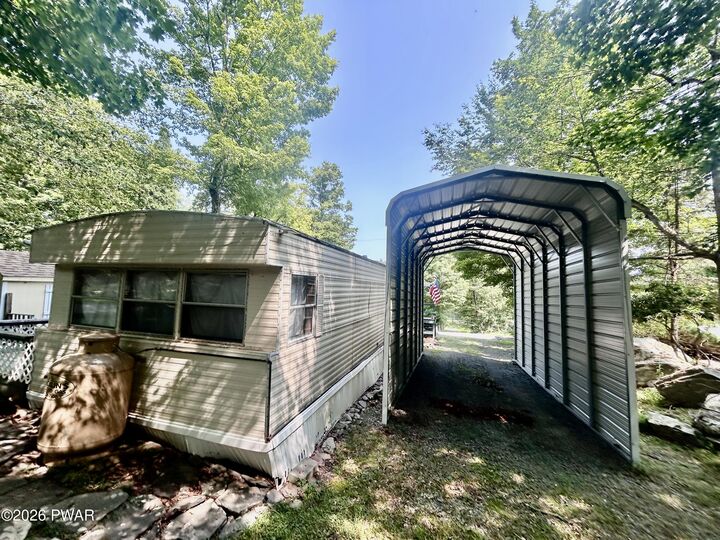 Property Photo:  160 Oak Drive  PA 18426 