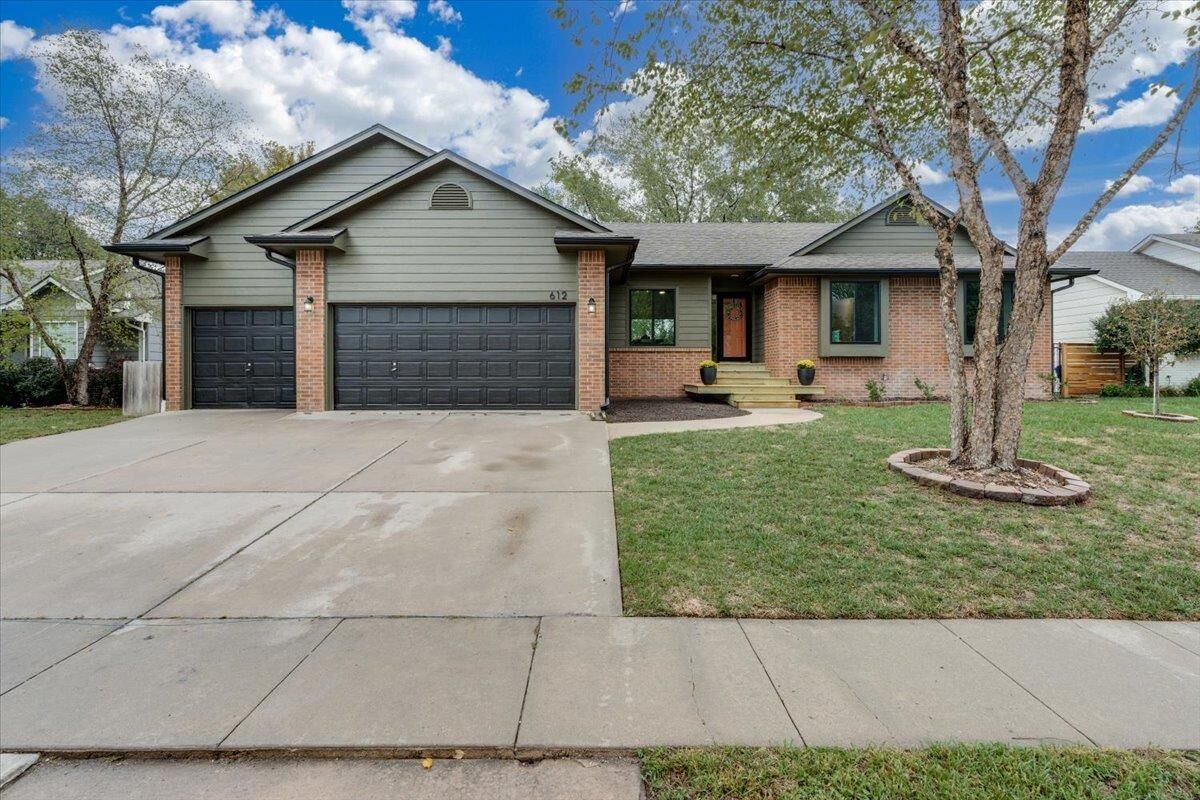 Property Photo: 612 N Ridgehurst Street KS 67230