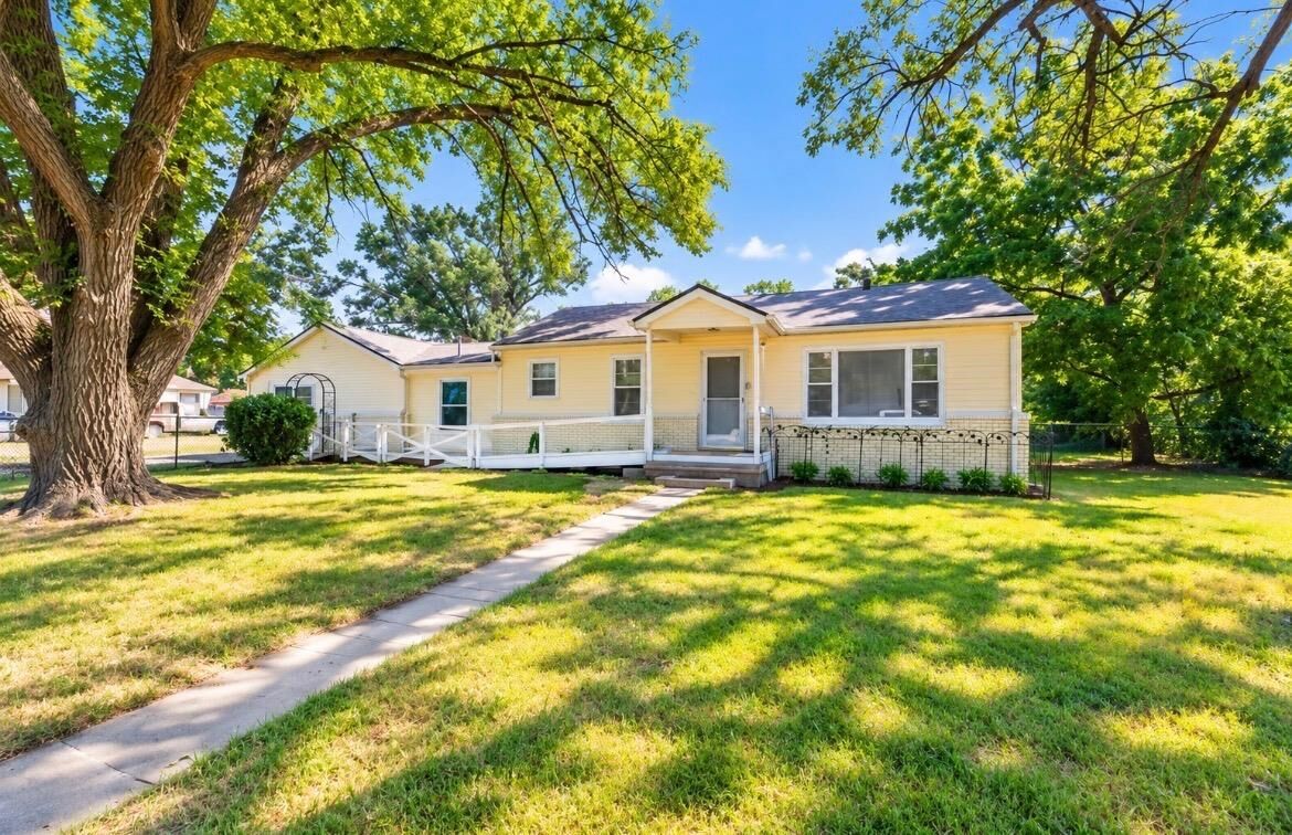 Property Photo:  4204 S Bartlow Dr  KS 67217-4650 