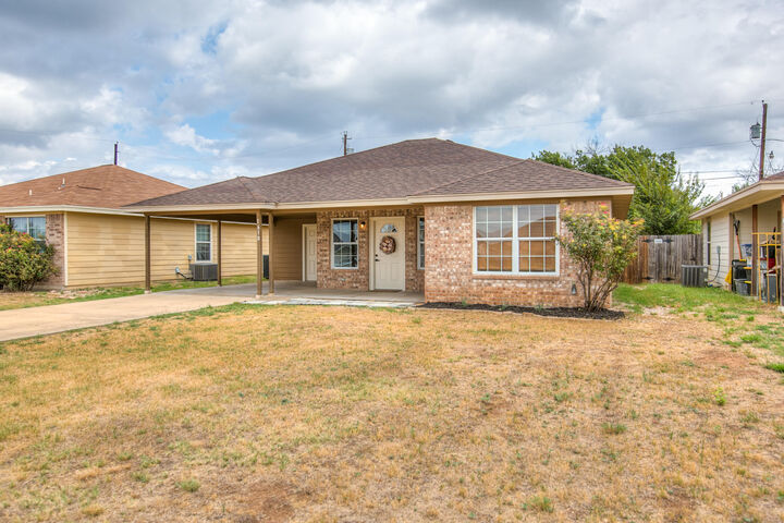 Property Photo: 1610 Cloud Street TX 76905