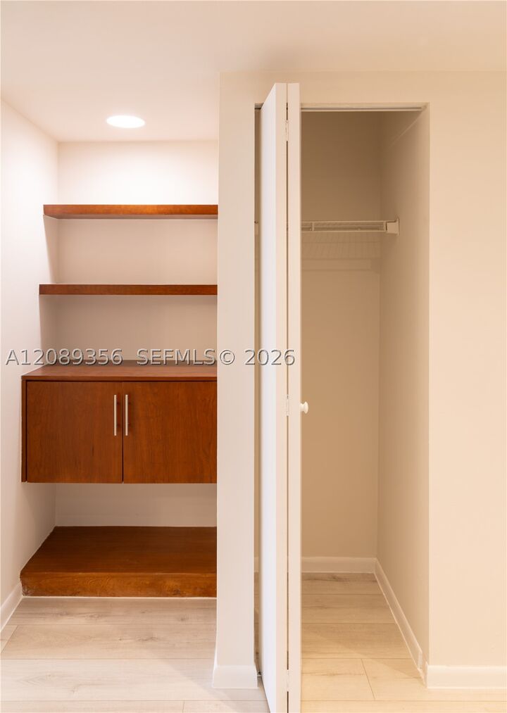 Property Photo: 520 Brickell Key Dr A512 FL 33131